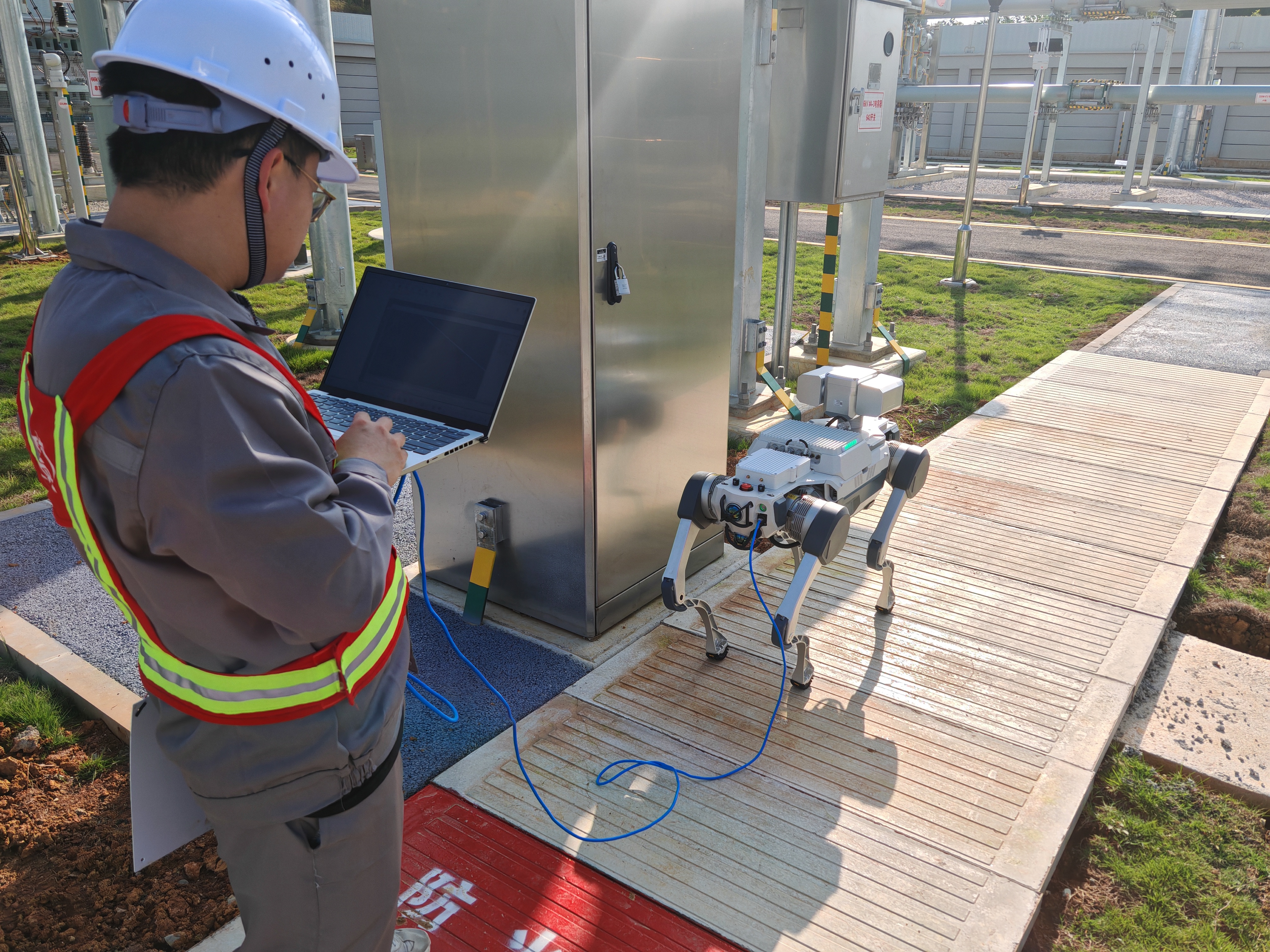 Mingjue Tech's Quadruped Robot Successfully Completes High-Temperature Inspection Trial at Chengdu 500KV Substation