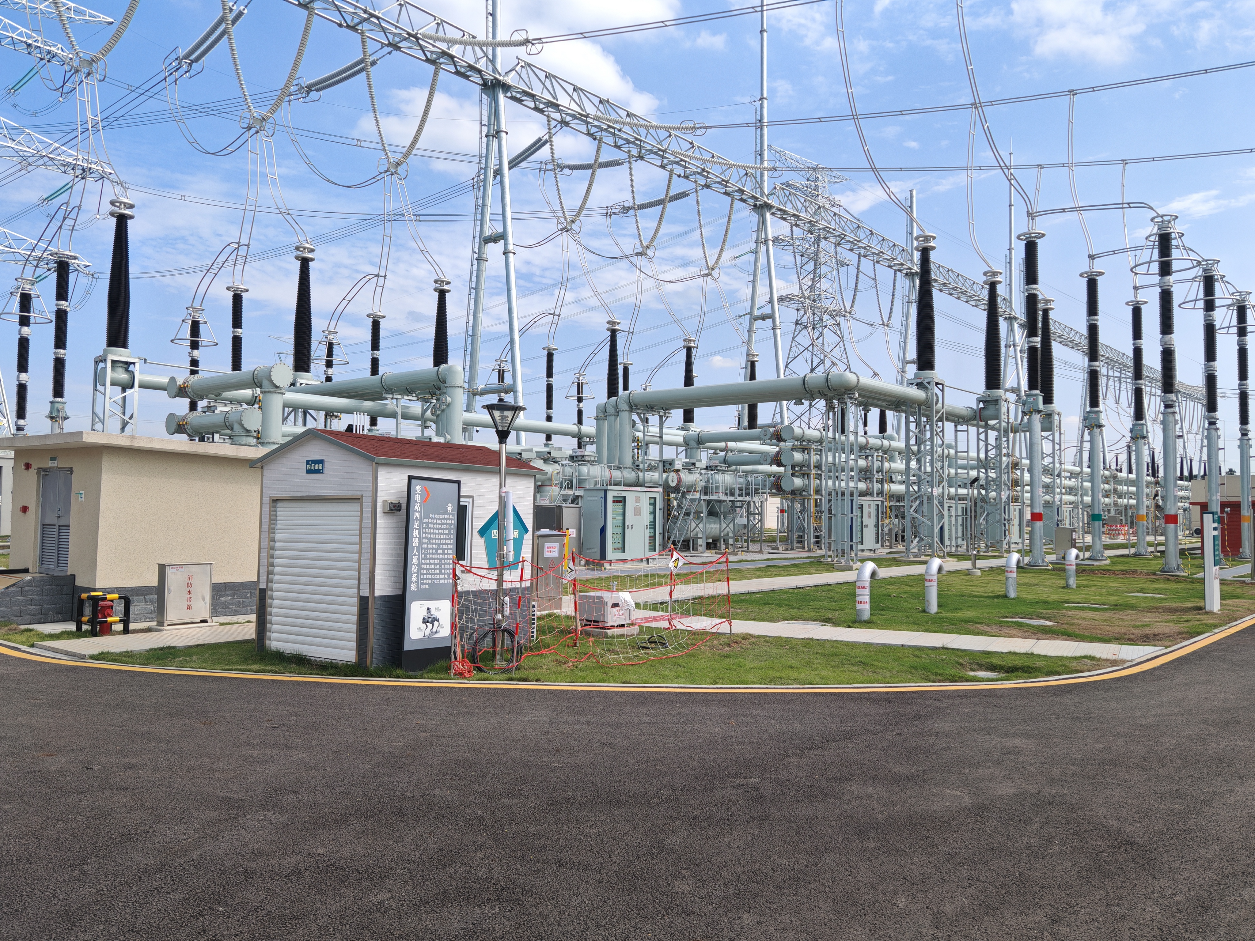 Mingjue Tech's Quadruped Robot Successfully Completes High-Temperature Inspection Trial at Chengdu 500KV Substation
