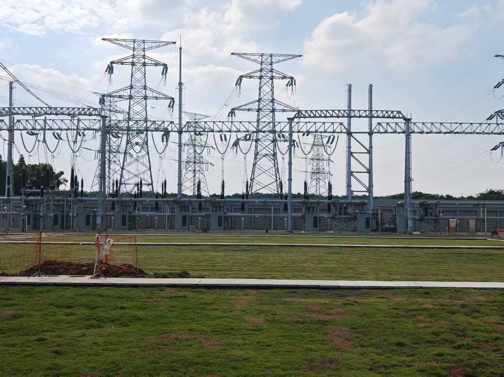 Mingjue Tech's Quadruped Robot Successfully Completes High-Temperature Inspection Trial at Chengdu 500KV Substation